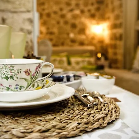 George & Alexandra's Apartman Rhodes City