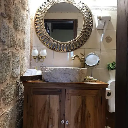 George & Alexandra's Apartman *