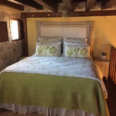 George & Alexandra's Apartman