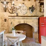 George & Alexandra's Апартаменты *