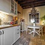 Апартаменты George & Alexandra's