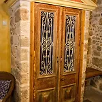 George & Alexandra's Апартаменты *