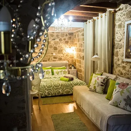 George & Alexandra's Appartement