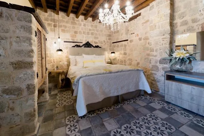 George & Alexandra's شقة Rhodes City