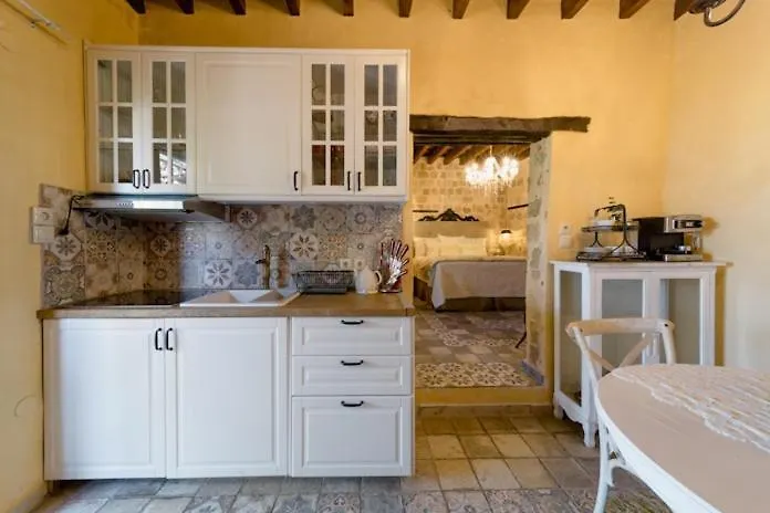 George & Alexandra's شقة Rhodes City