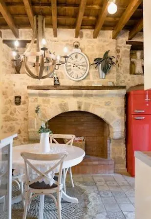 George & Alexandra's Lägenhet *