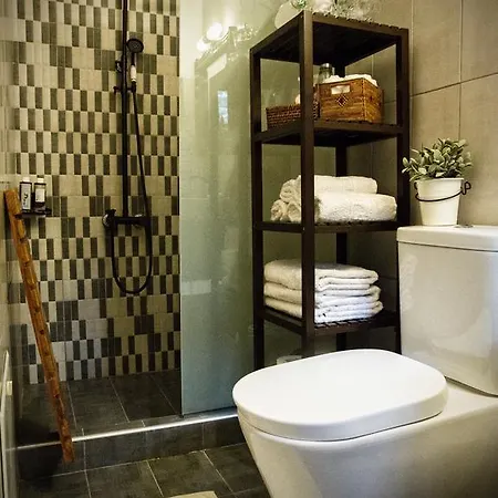 George & Alexandra's Lägenhet